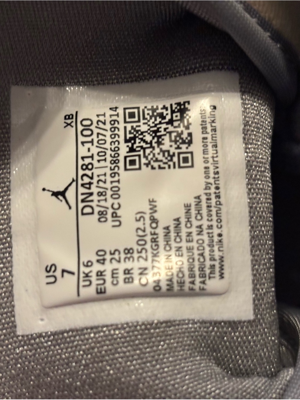 Air Jordan 1 Mid SE Men’s Sneakers in Particle Beige & Grey - Picture 7 of 7